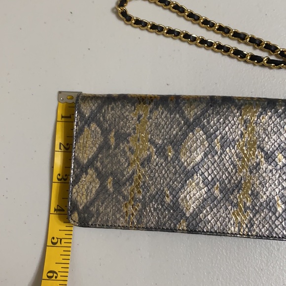 CLUB MONACO | Beverly wristlet - Picture 11 of 11